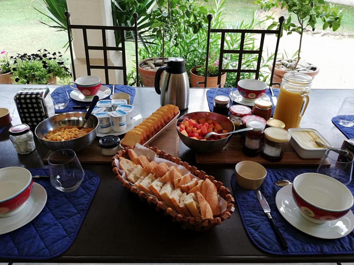 La Goutadou Bed & Breakfast Cabannes Ngoại thất bức ảnh