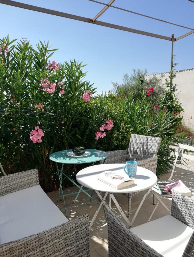 La Goutadou Bed & Breakfast Cabannes Ngoại thất bức ảnh