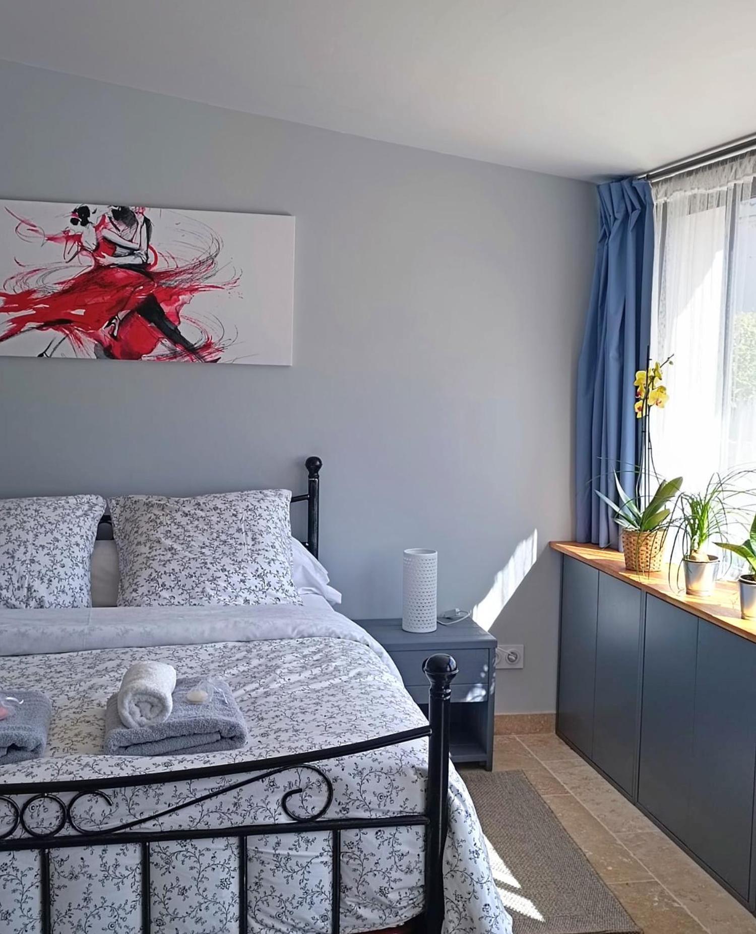 La Goutadou Bed & Breakfast Cabannes Ngoại thất bức ảnh