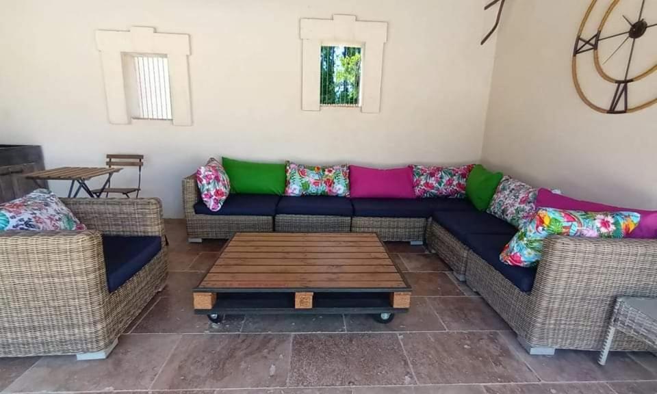 La Goutadou Bed & Breakfast Cabannes Ngoại thất bức ảnh